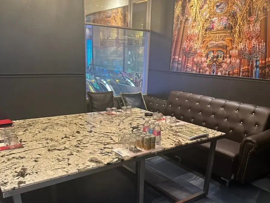 강남 007 쩜오 대리석 테이블 룸