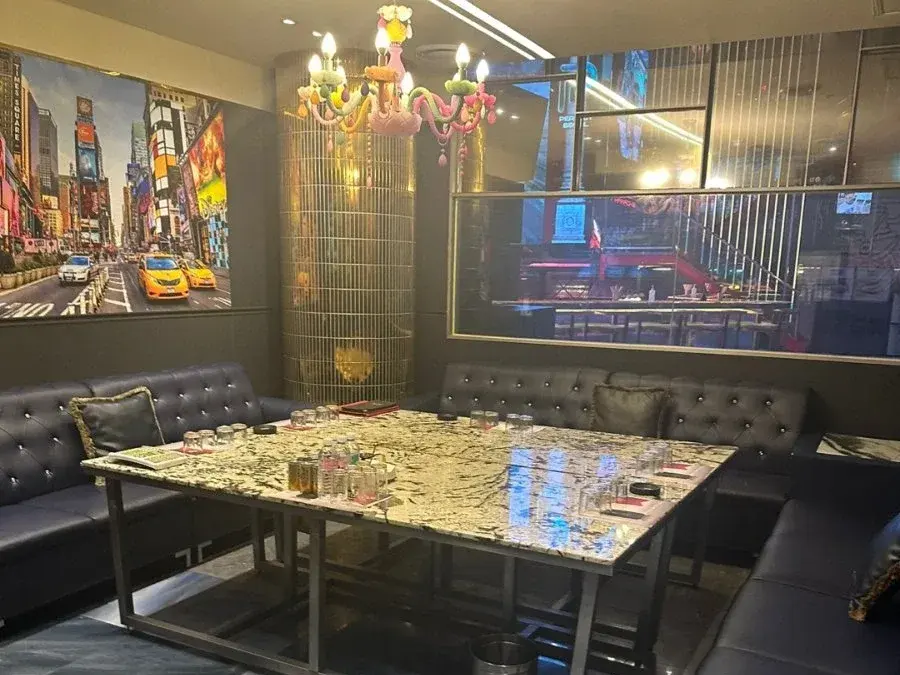 강남 007 쩜오 타임스 스퀘어 아트 룸